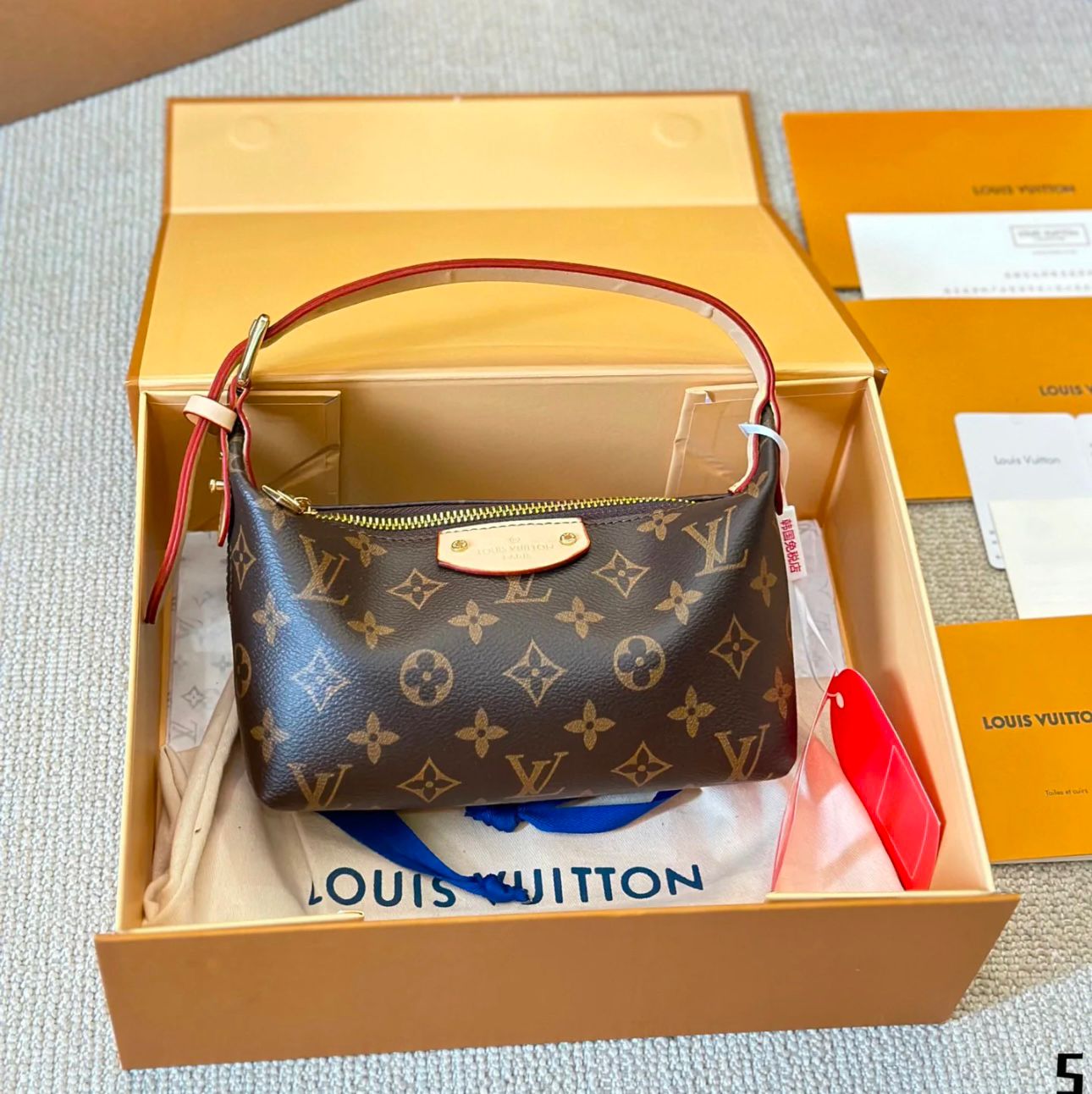 Effortlessly chic, the Louis Vuitton Easy Pouch