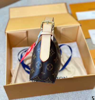 Effortlessly chic, the Louis Vuitton Easy Pouch